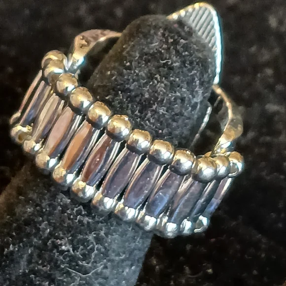 Paparazzi silvertone stretch ring with pink enamel marquis, faux abalone chips - Picture 3 of 6